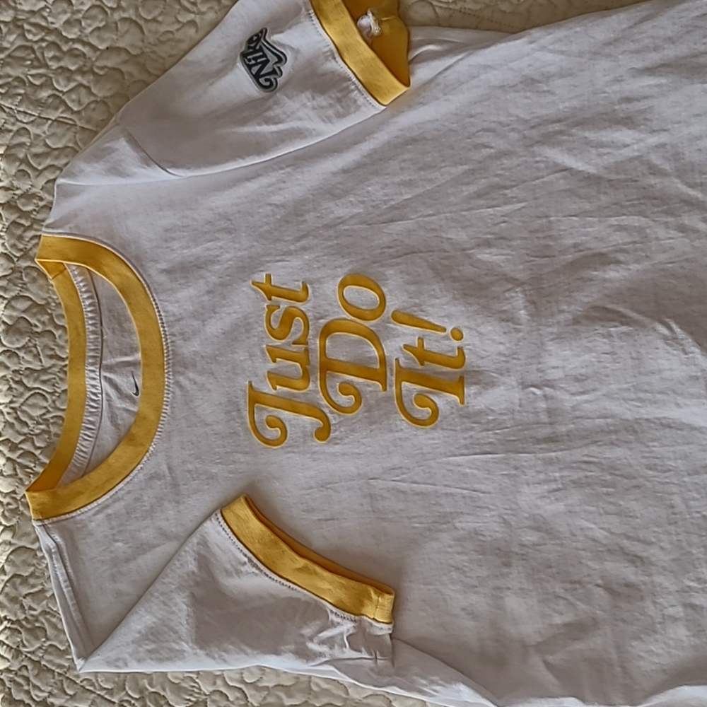 Nike short sleeve tee size Medium white